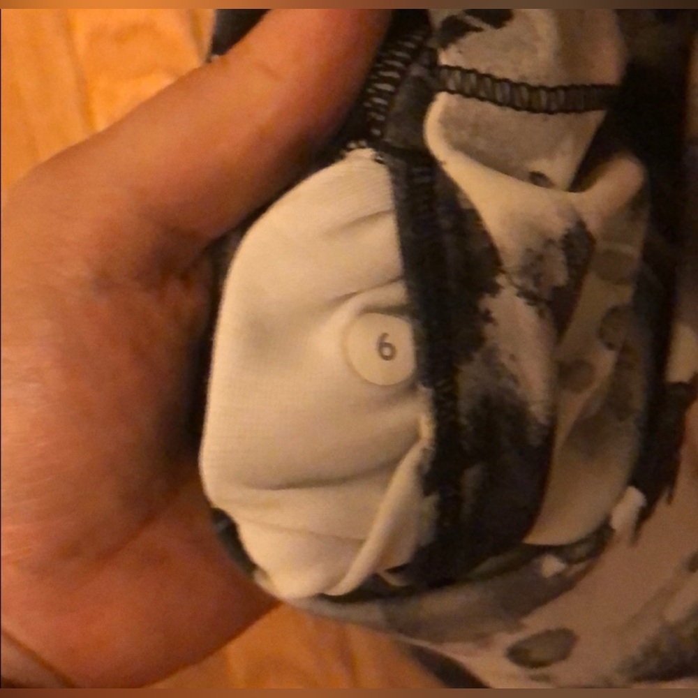 Lululemon Wunder Under Crop (Hi-Rise)
Obscurred Black Dusty Mauve - Picture 7 of 8